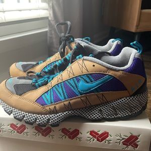 Men's Size 11 Nike Air Humara 17 Elemental Sneaker  lShoe Hiking Walking Terrex